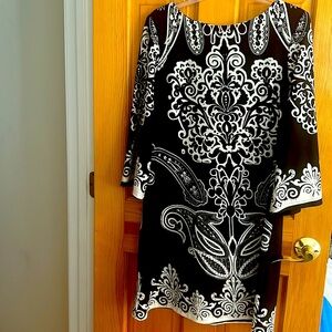 Scroll print shift dress